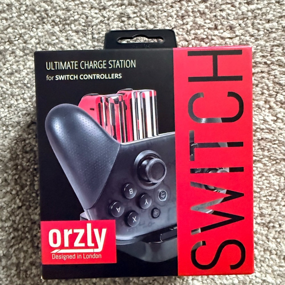 Orzly Ultimate Charge Station for Switch Controllers - Black & Red